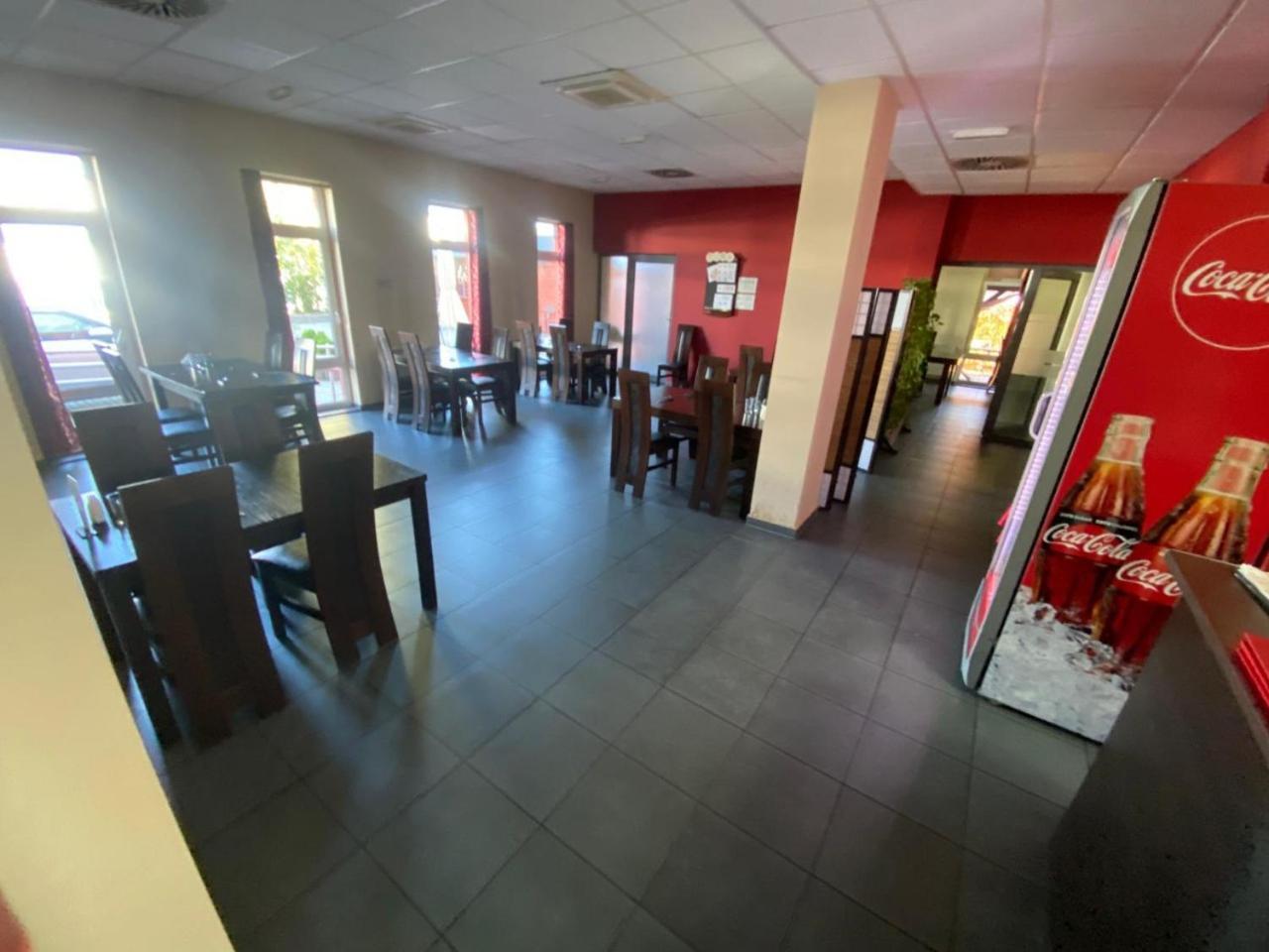 Koi Restaurant And Guest House Żory Eksteriør billede